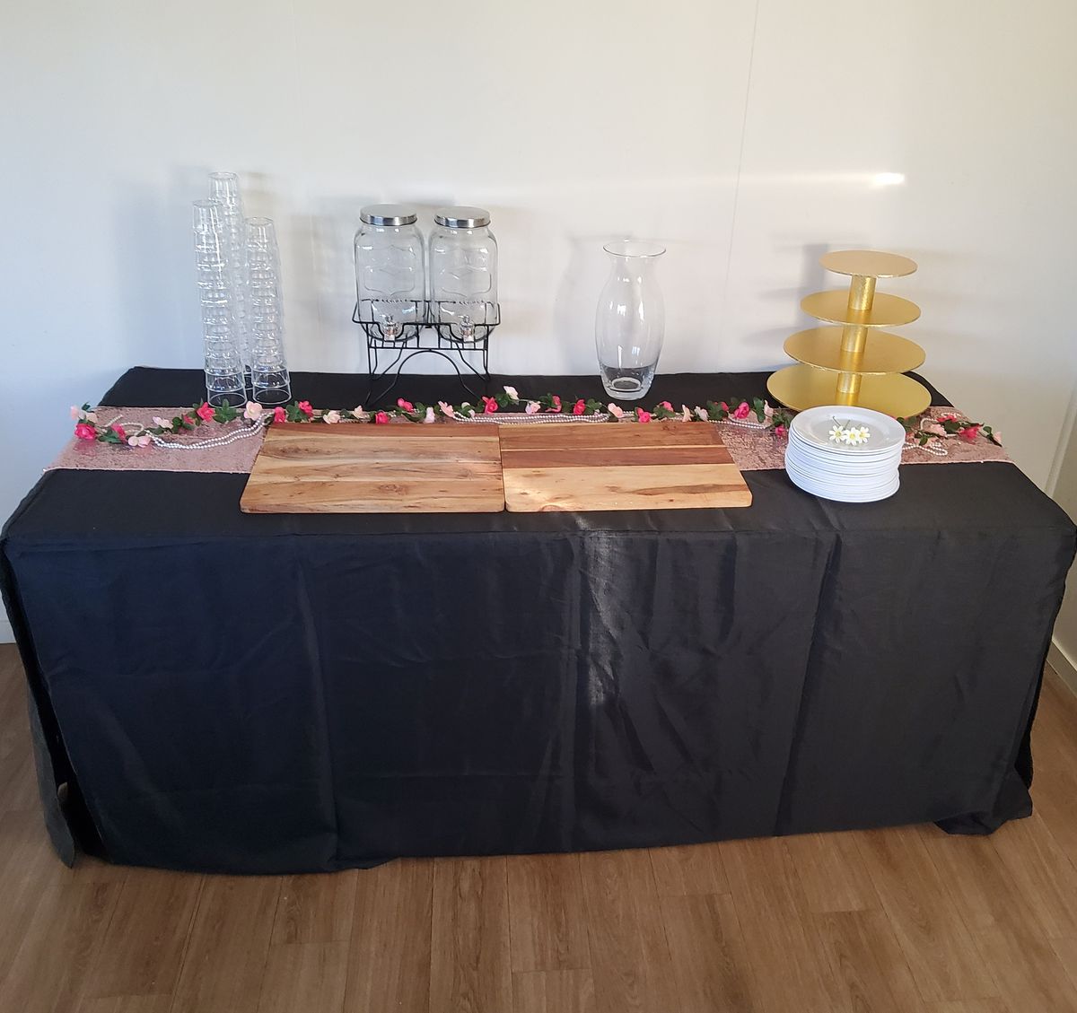 Deluxe package styled table setup