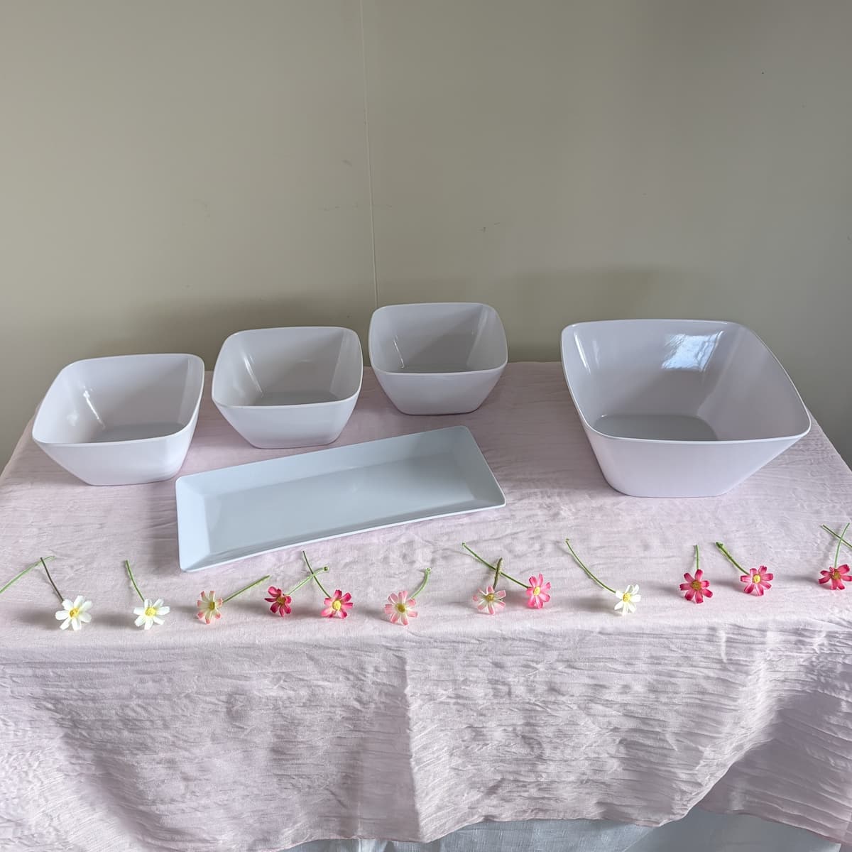 Melamine serving set with square bowls and rectangular platter