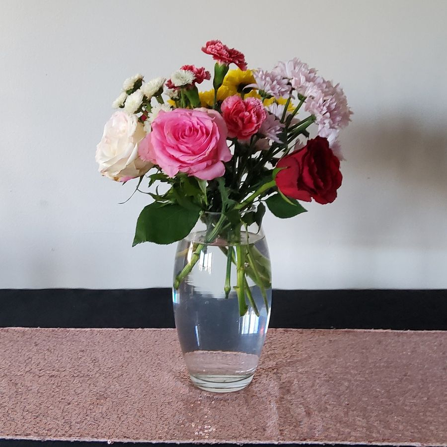 Clear glass bouquet vase